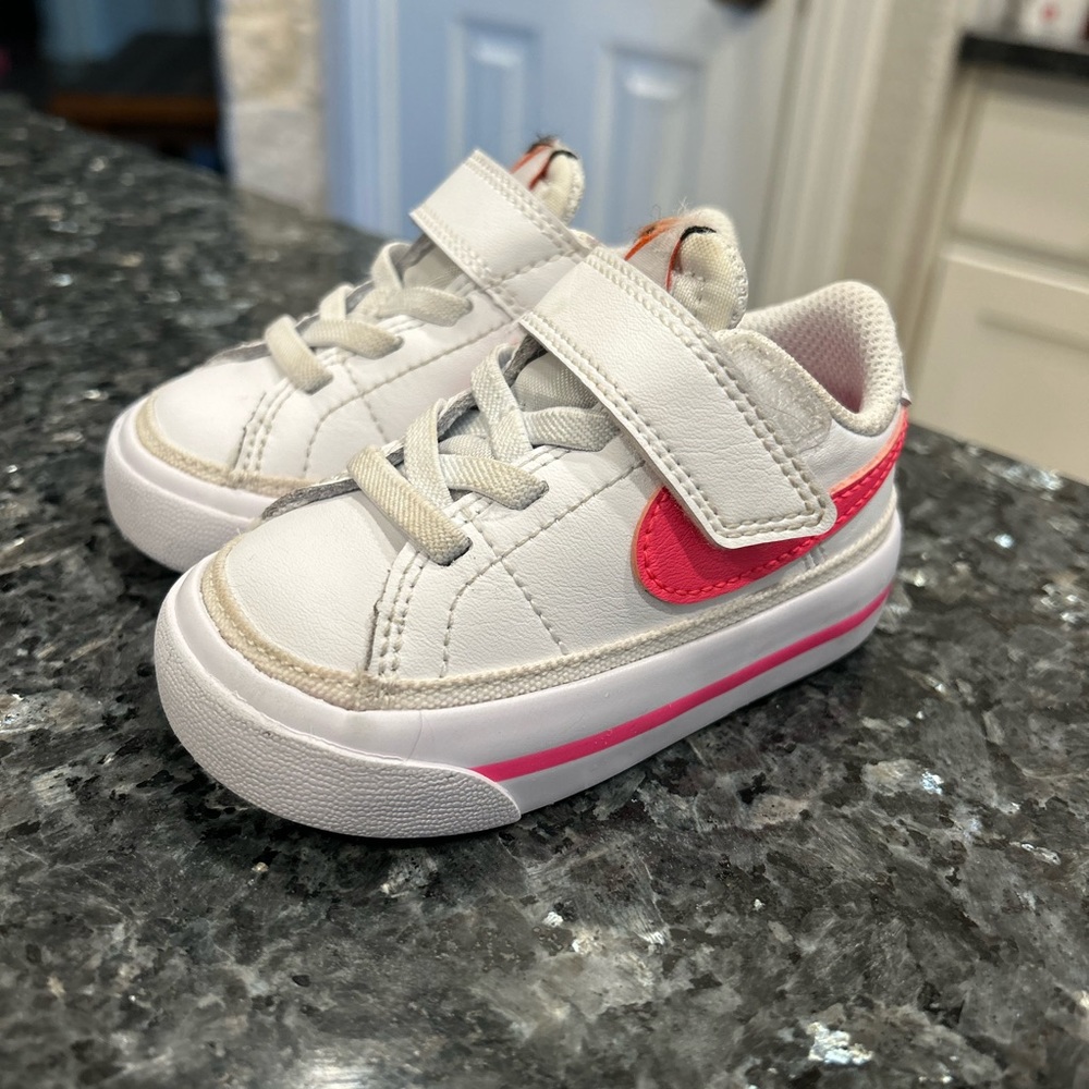 Nike Kids Shoes in White and Pink